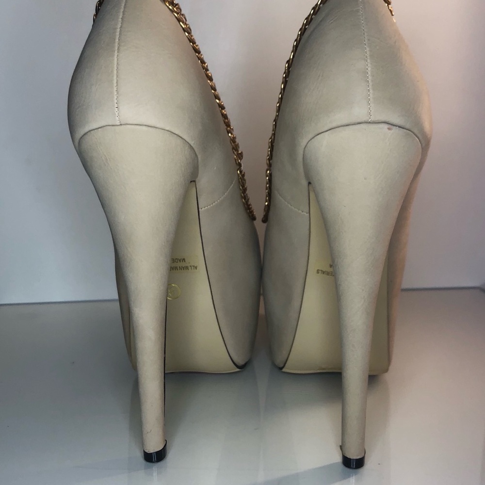 Heels - Picture 4 of 5